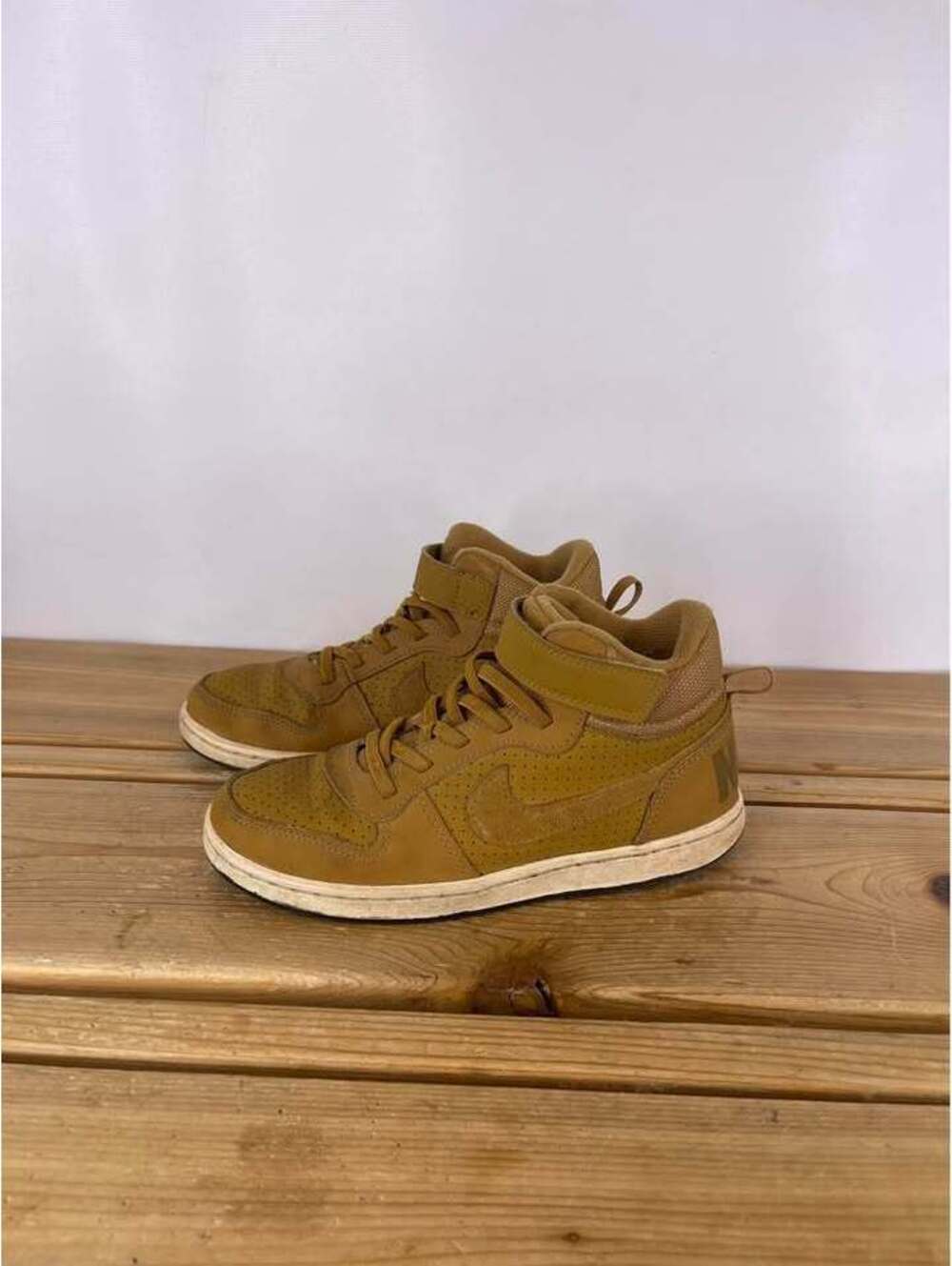Nike Court Borough Mid 2 Wheat Size 2.5Y